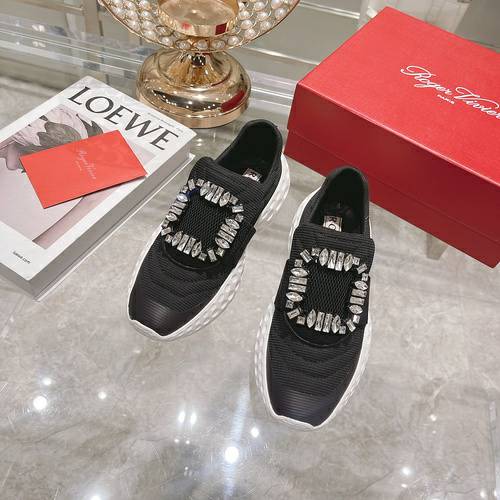 Picture of Roger Vivier Shoes Women _SKUfw106533521fw